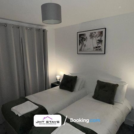 Exclusive Deal For Extended Stays By Jmt Stays L Swansea Short Lets And Serviced L With Garden Sketty Dış mekan fotoğraf